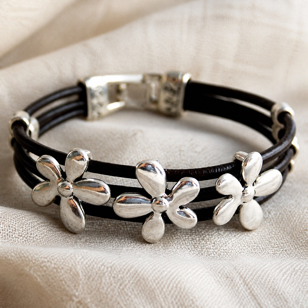 Pulsera bohemia chic con flores