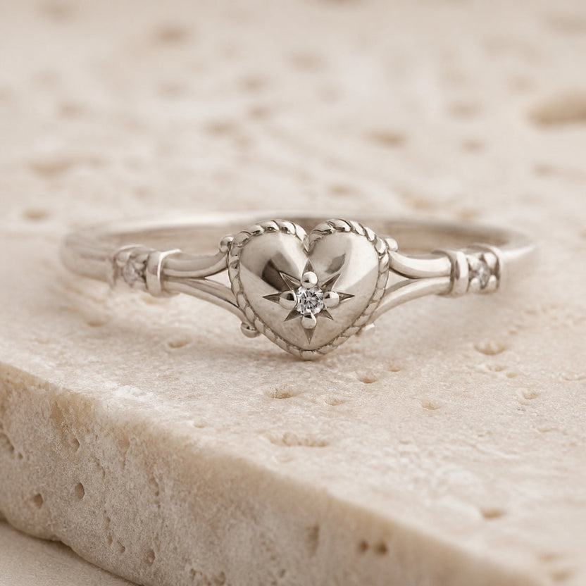 Anillo boho radiante con corazón