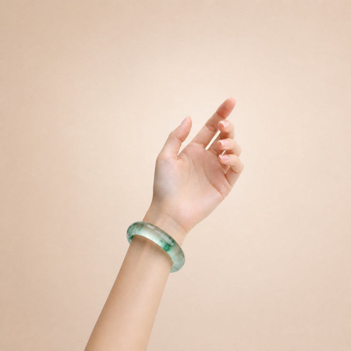Brazalete de jadeíta flotante Élite — Carmen, Lucía & Rocío