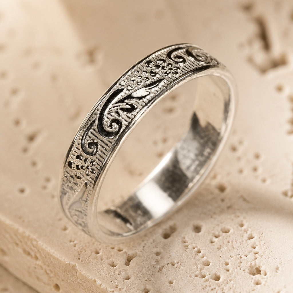 Anillo de plata con diseño vintage