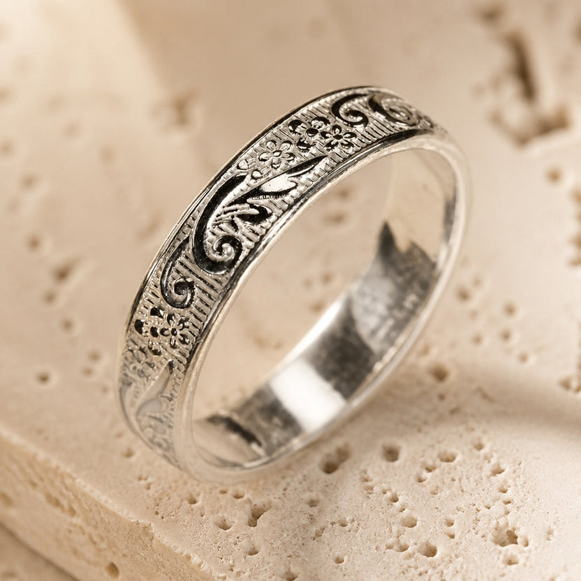 Anillo de plata con diseño vintage