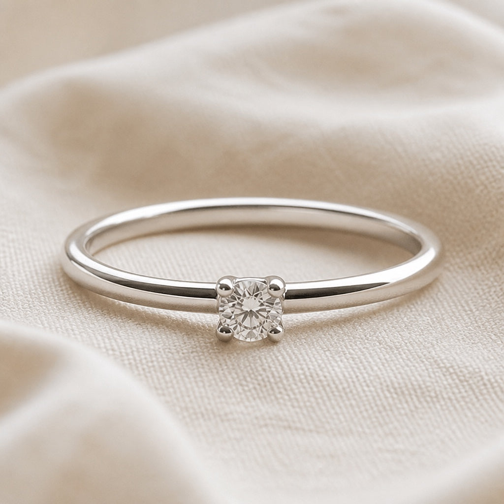 Anillo de cristal cuadrado color oro blanco