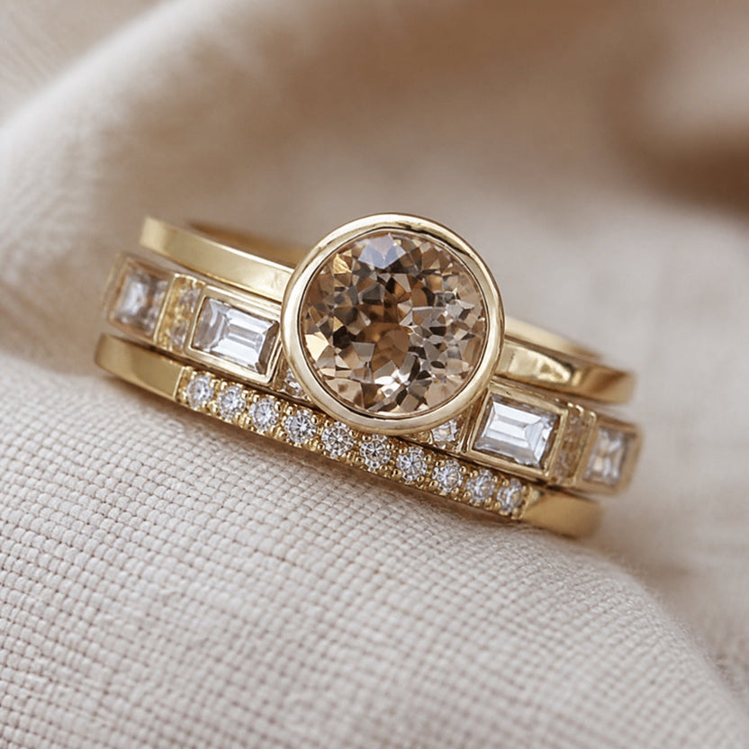 Anillo vintage con circonita dorada