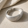 Brazalete Prestige artesanal de oro blanco – imagen 2