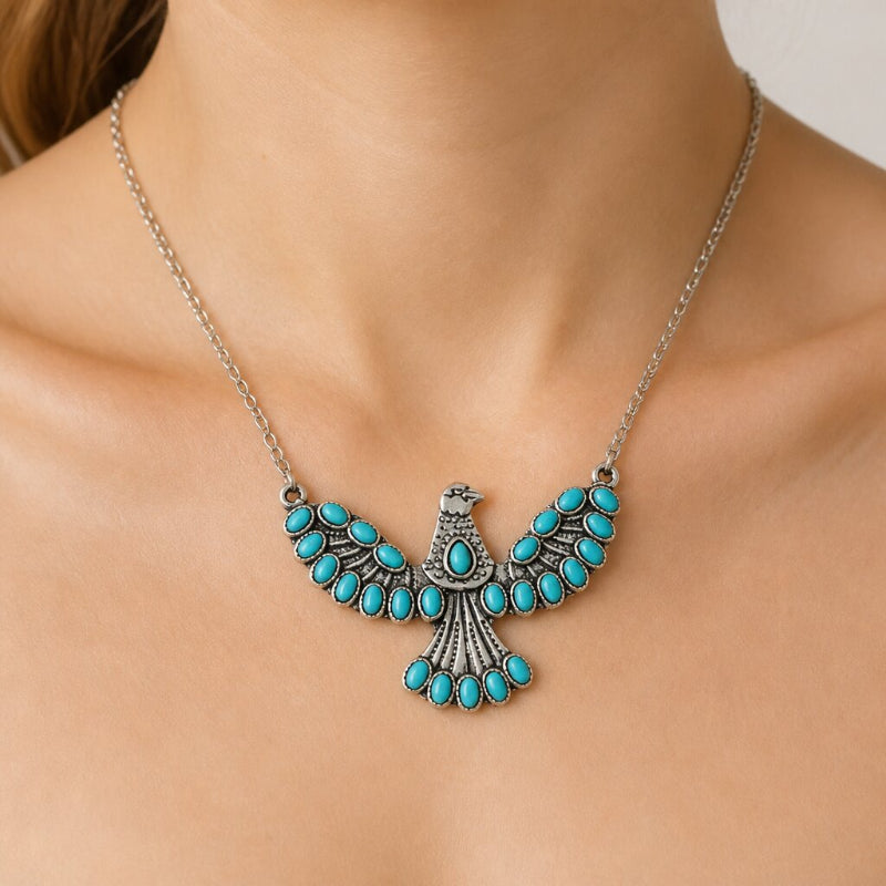 Collar con colgante de águila y turquesa