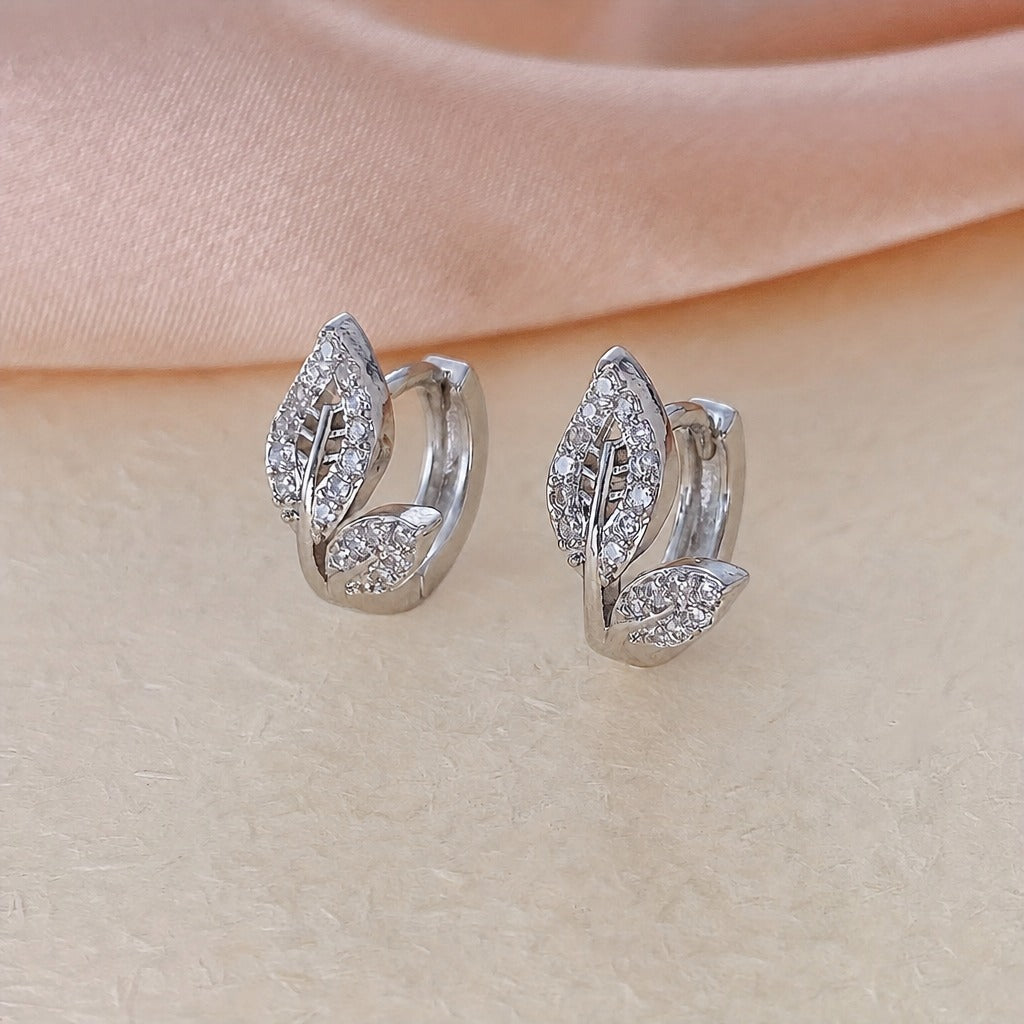 Pendientes exquisitos de hoja de moda