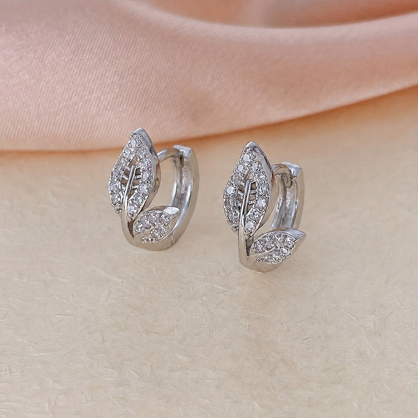 Pendientes exquisitos de hoja de moda