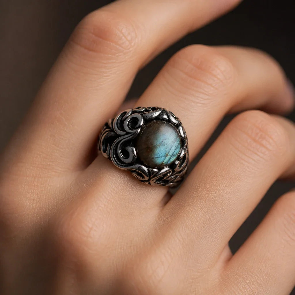 Anillo de plata con piedra ovalada en espiral – imagen 2