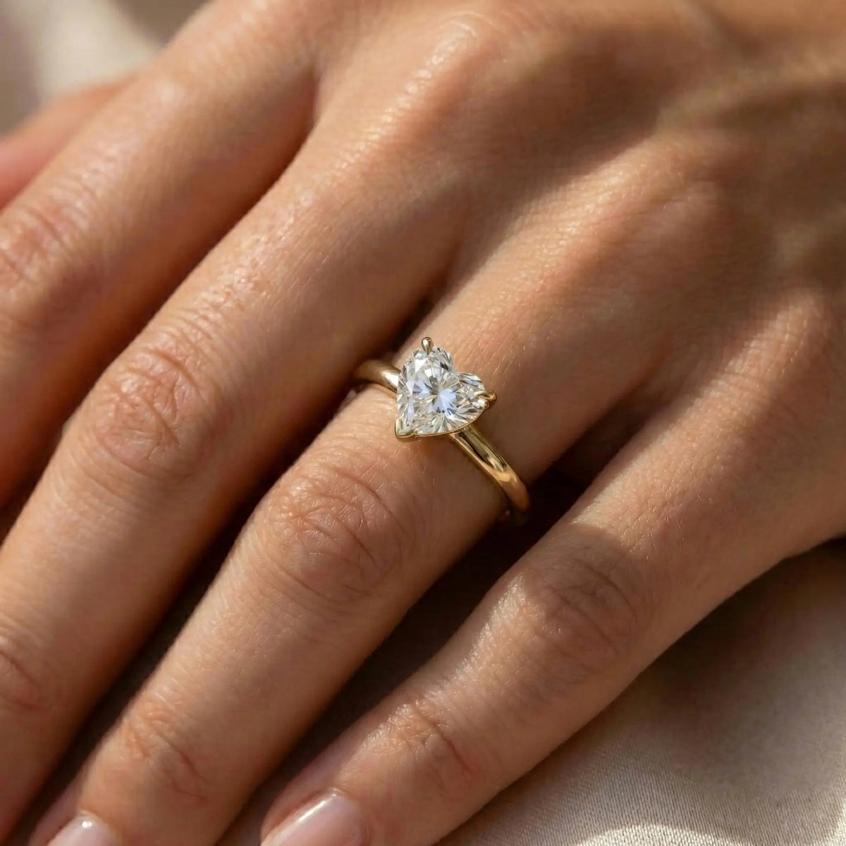 Anillo moderno de corazón brillante – imagen 2