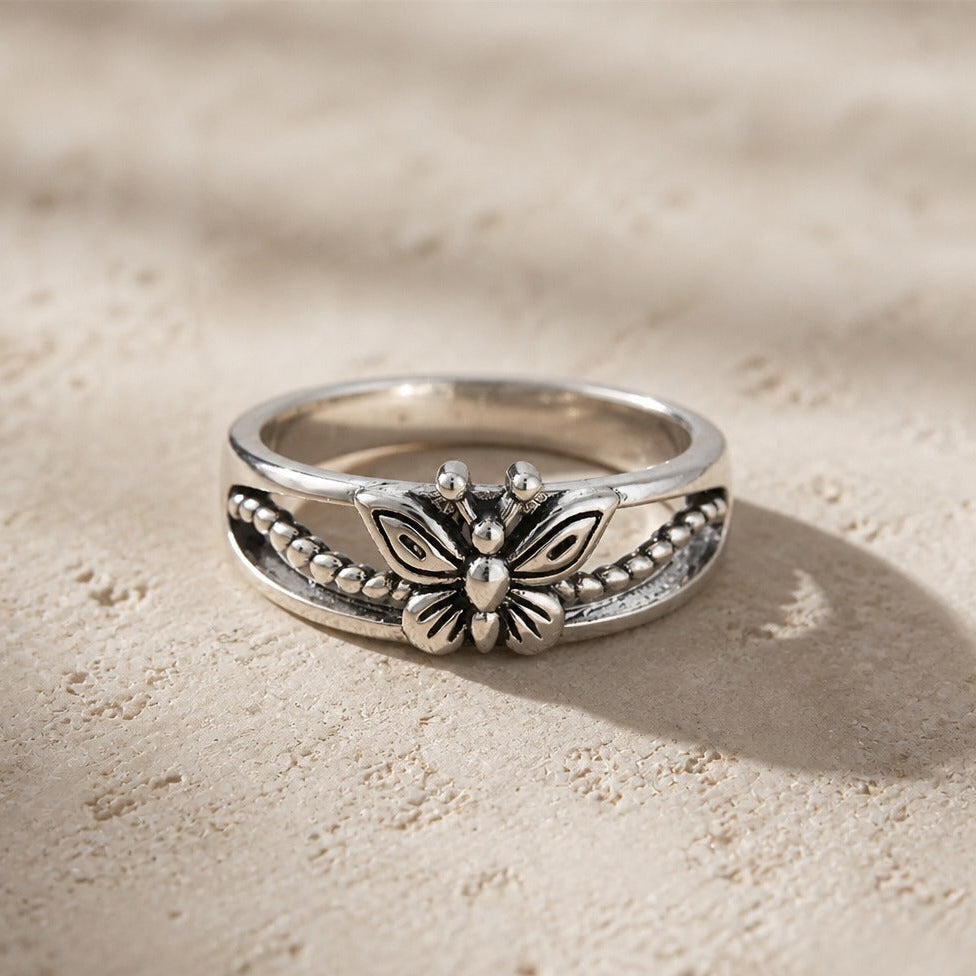 Anillo mariposa etéreo artesanal