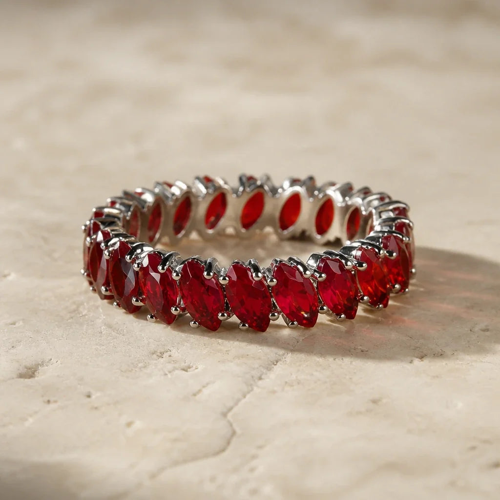 Anillo de oro con incrustación de rubí – imagen 2