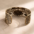 Brazalete floral esculpido de herencia – imagen 2