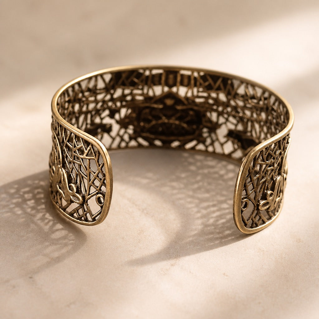 Brazalete floral esculpido de herencia – imagen 2