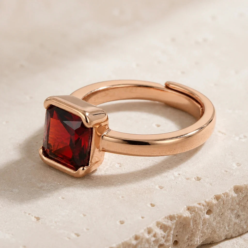 Anillo cuadrado de circonita roja Regal – imagen 2