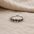 Anillo de ónix con halo de corazón