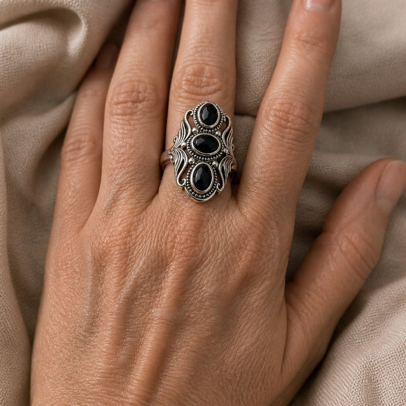 Anillo Victorian Noir Signature