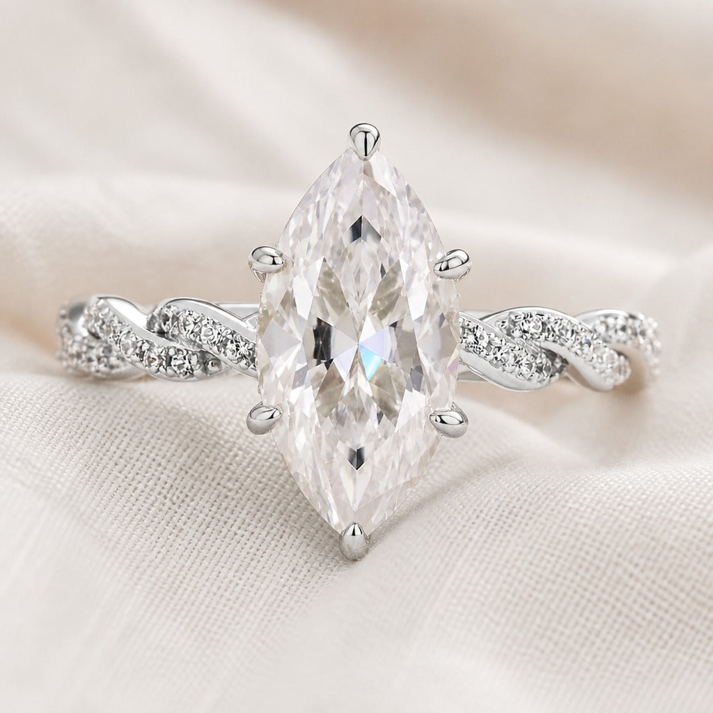 Anillo dorado de cristal en talla marquesa – imagen 2