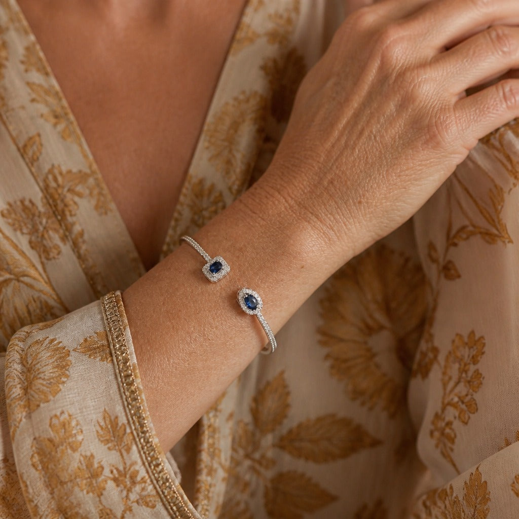Pulsera cuff ajustable refinada