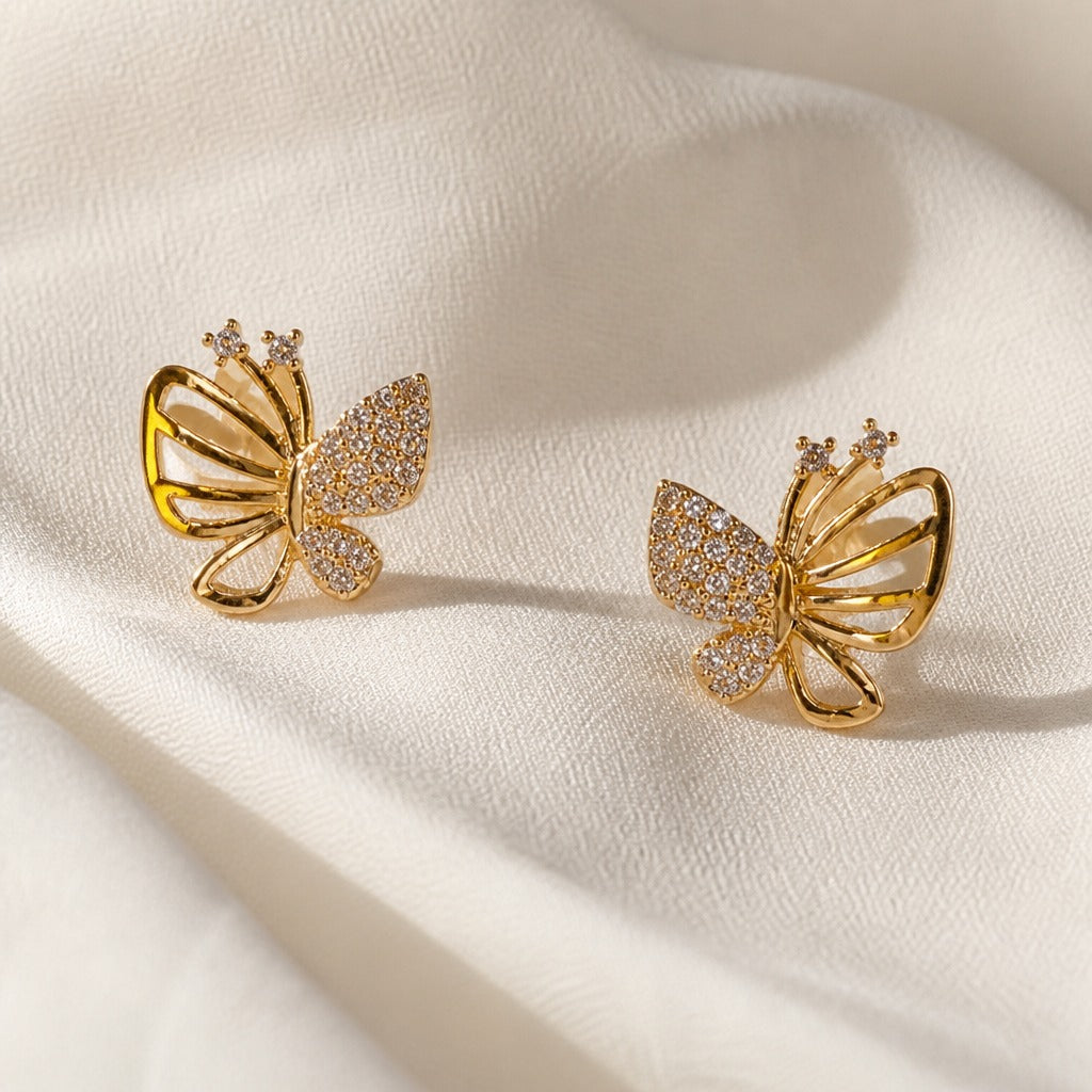 Pendientes mariposa hueca de circonita dorados – imagen 2