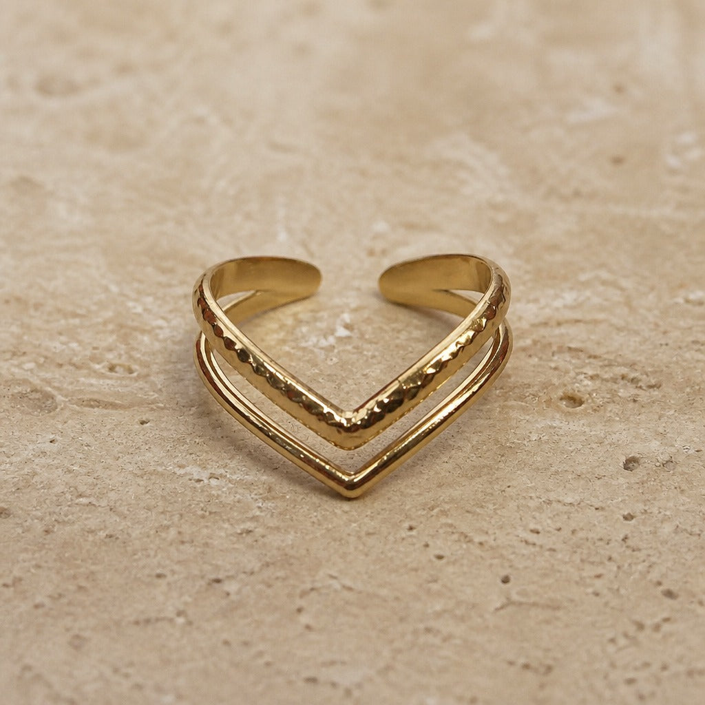 Anillo sofisticado de curva con acento