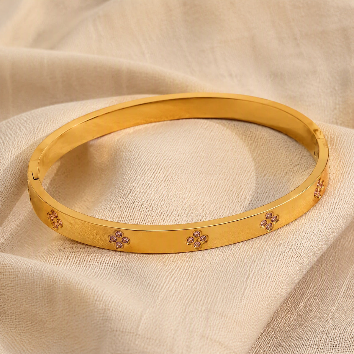 Pulsera dorada de circonita celestial