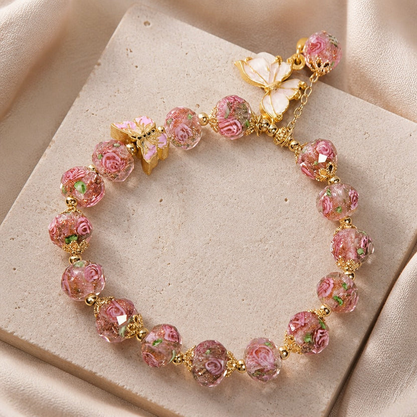 Pulsera caprichosa con dijes de mariposa — Carmen, Lucía & Rocío