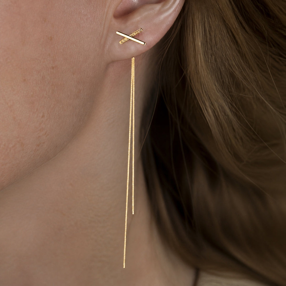 Pendientes minimalistas de cruz con borla – imagen 2