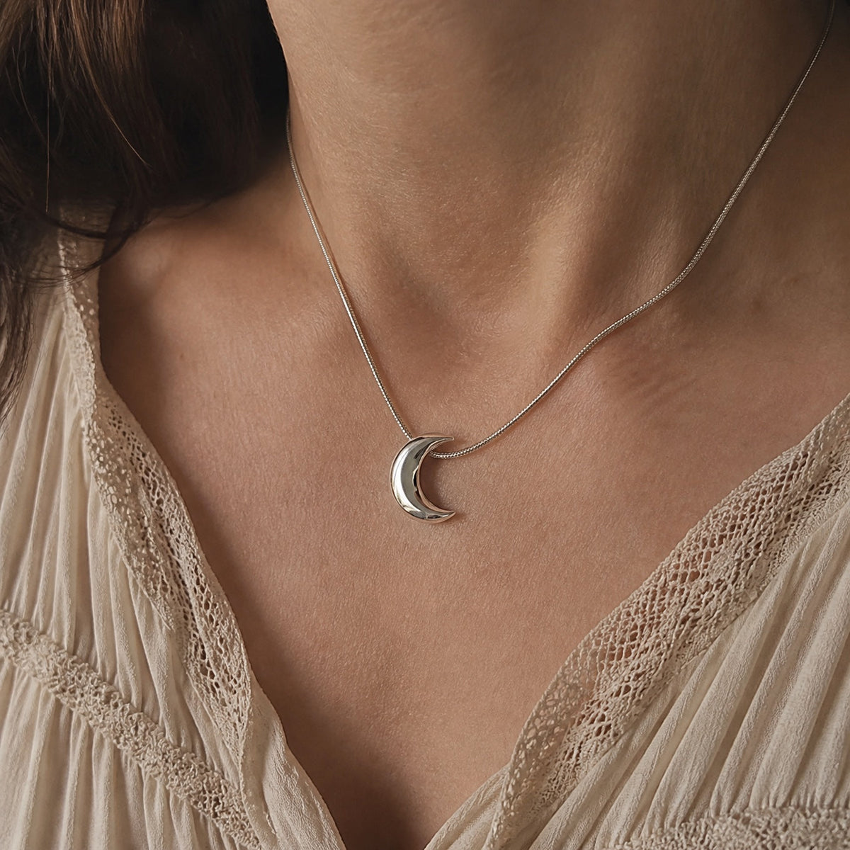 Collar con colgante de luna vintage