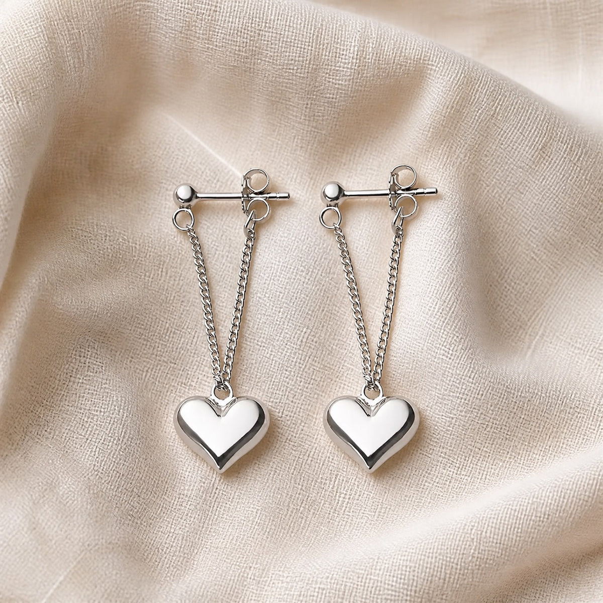 Pendientes elegantes de corazón en oro blanco