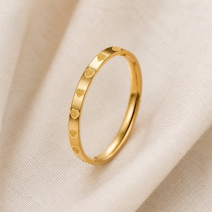 Anillo minimalista de corazón atemporal