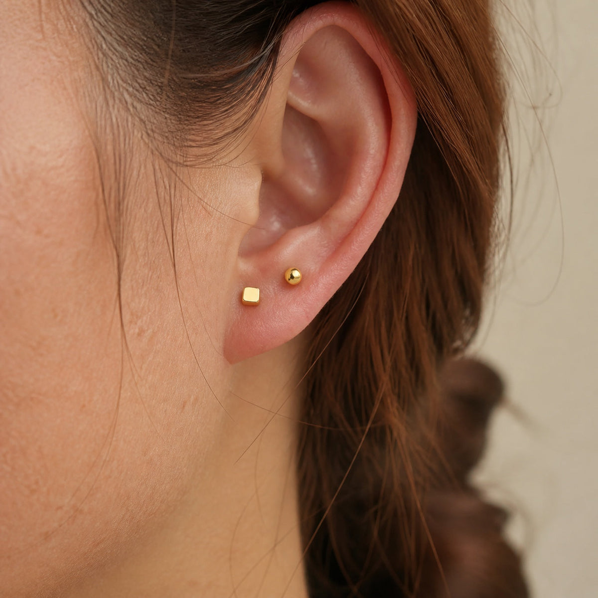 Pendientes cuadrados minimalistas dorados – imagen 2
