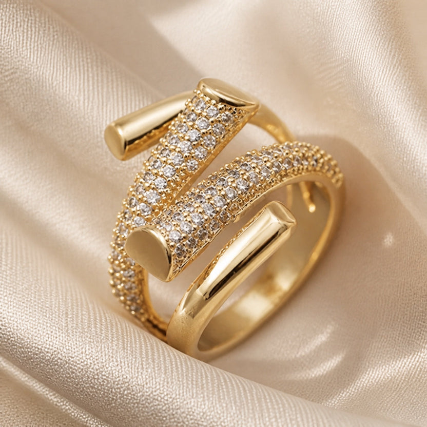 Anillo atemporal de microcirconitas