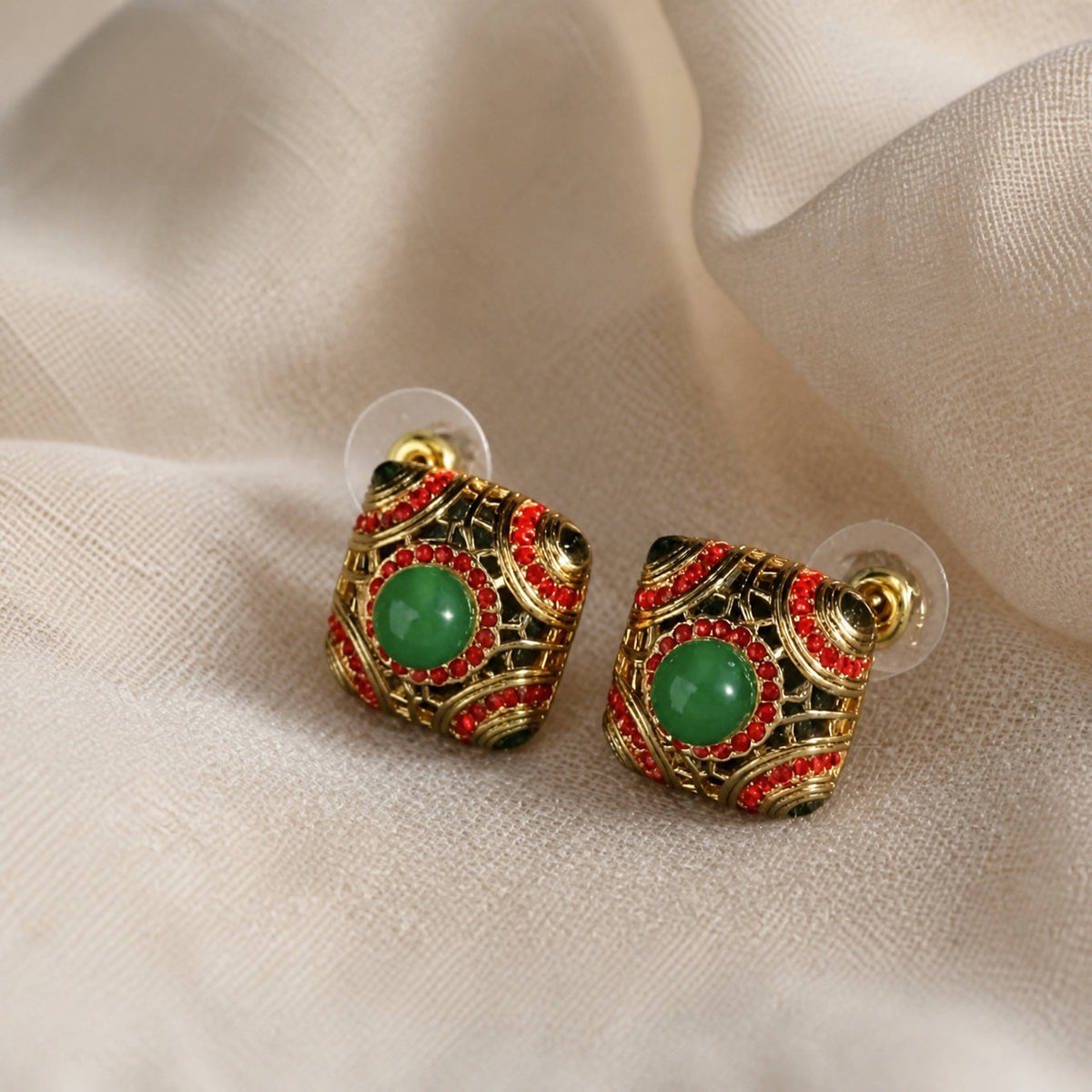 Pendientes retro de eslabones con esmeralda llamativos