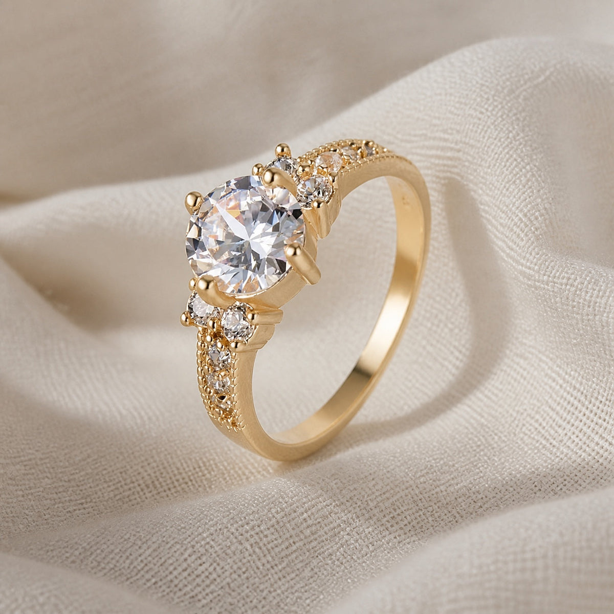 Anillo vintage de filigrana con tres piedras – imagen 2