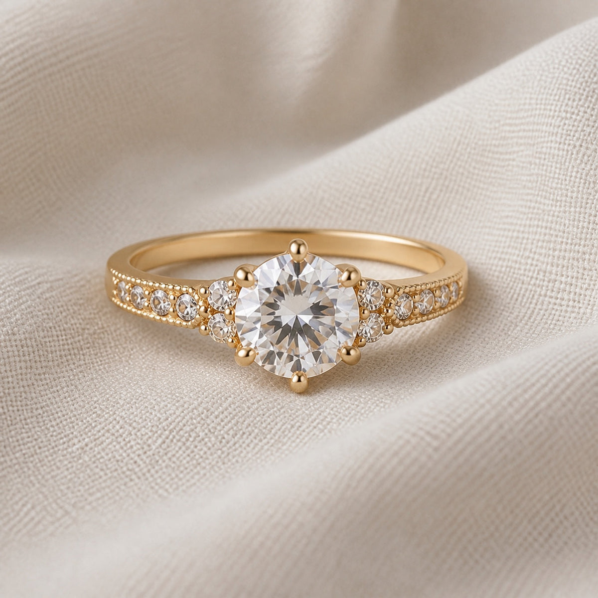 Anillo vintage de filigrana con tres piedras