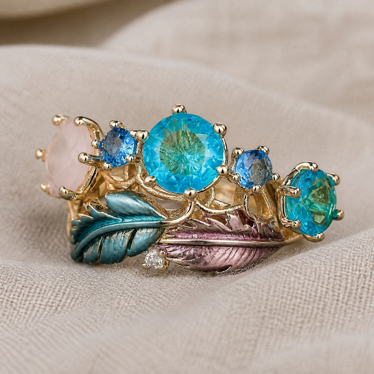 Anillo Prestigio con plumas exóticas — Carmen, Lucía & Rocío