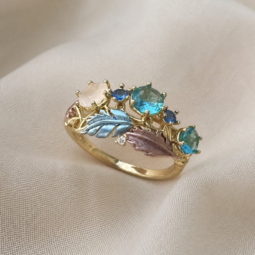 Anillo Prestigio con plumas exóticas — Carmen, Lucía & Rocío