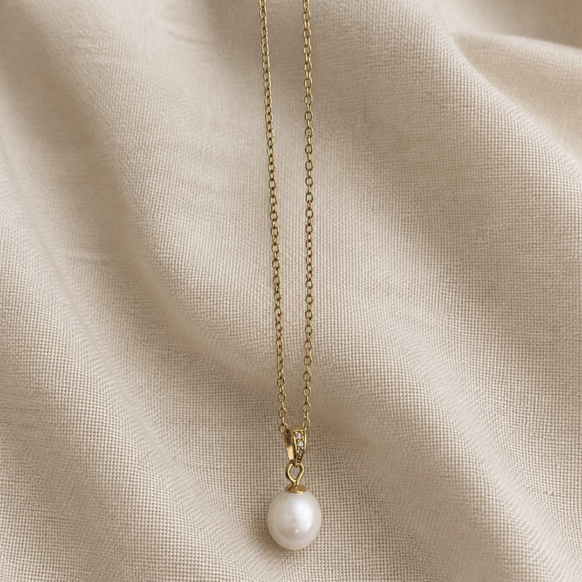 Collar de perlas Ria con cadena fina