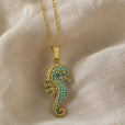 Collar con colgante de caballito de mar dorado con turquesa – imagen 2