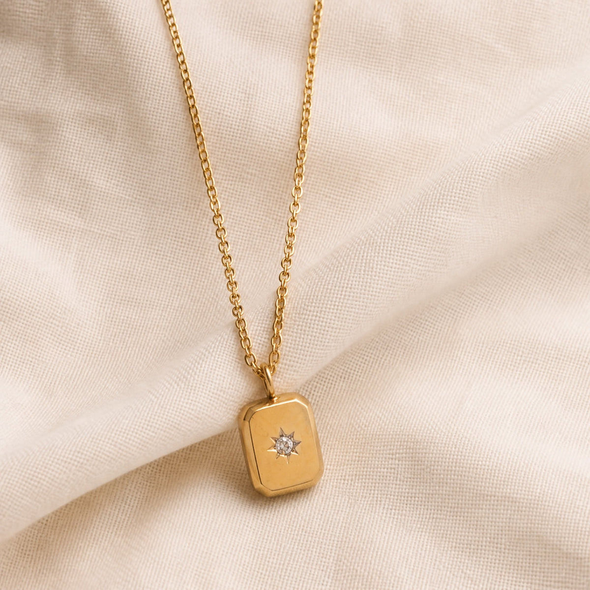 Collar radiante de cadena dorada con estrella – imagen 2