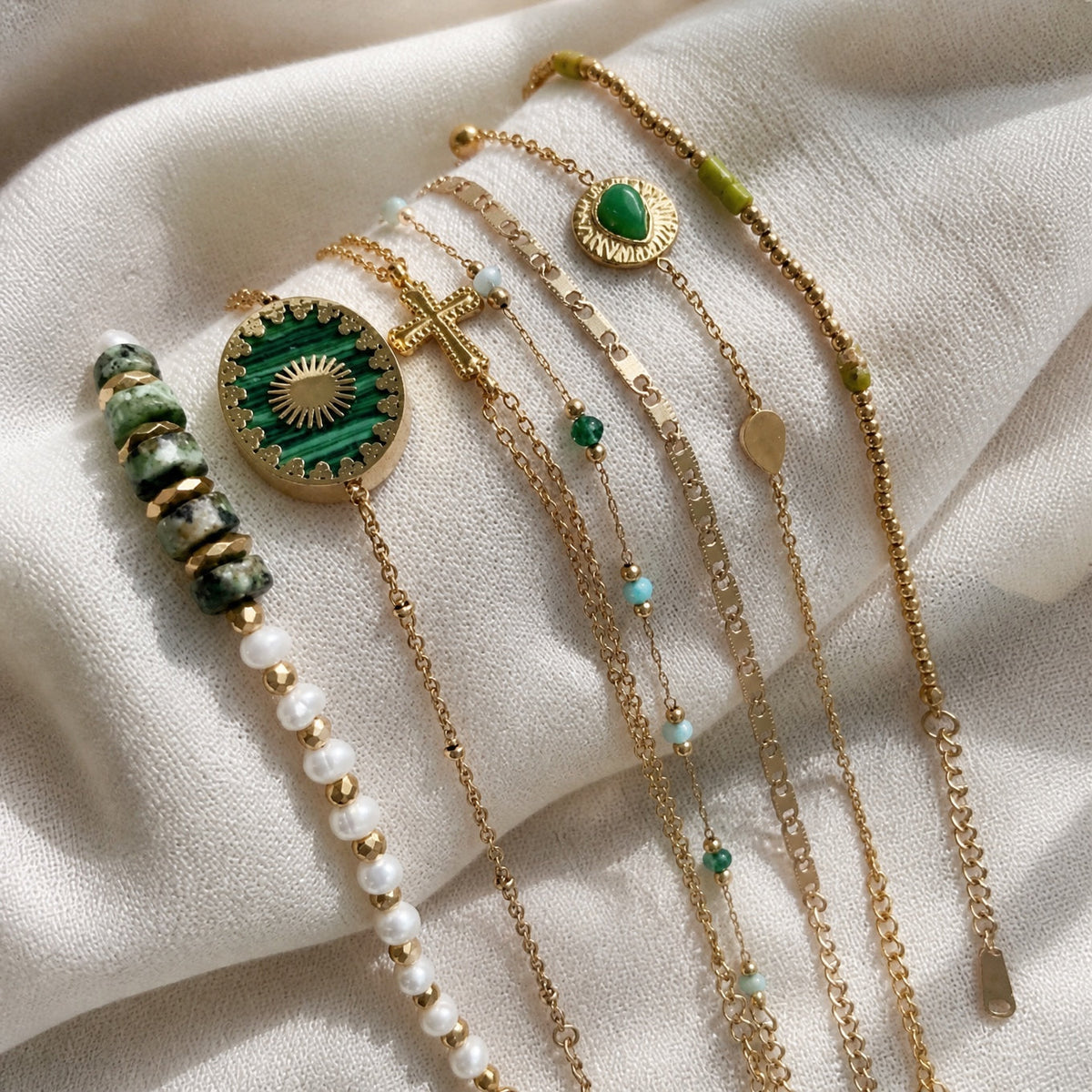 Set de pulseras doradas de turquesa volcánica
