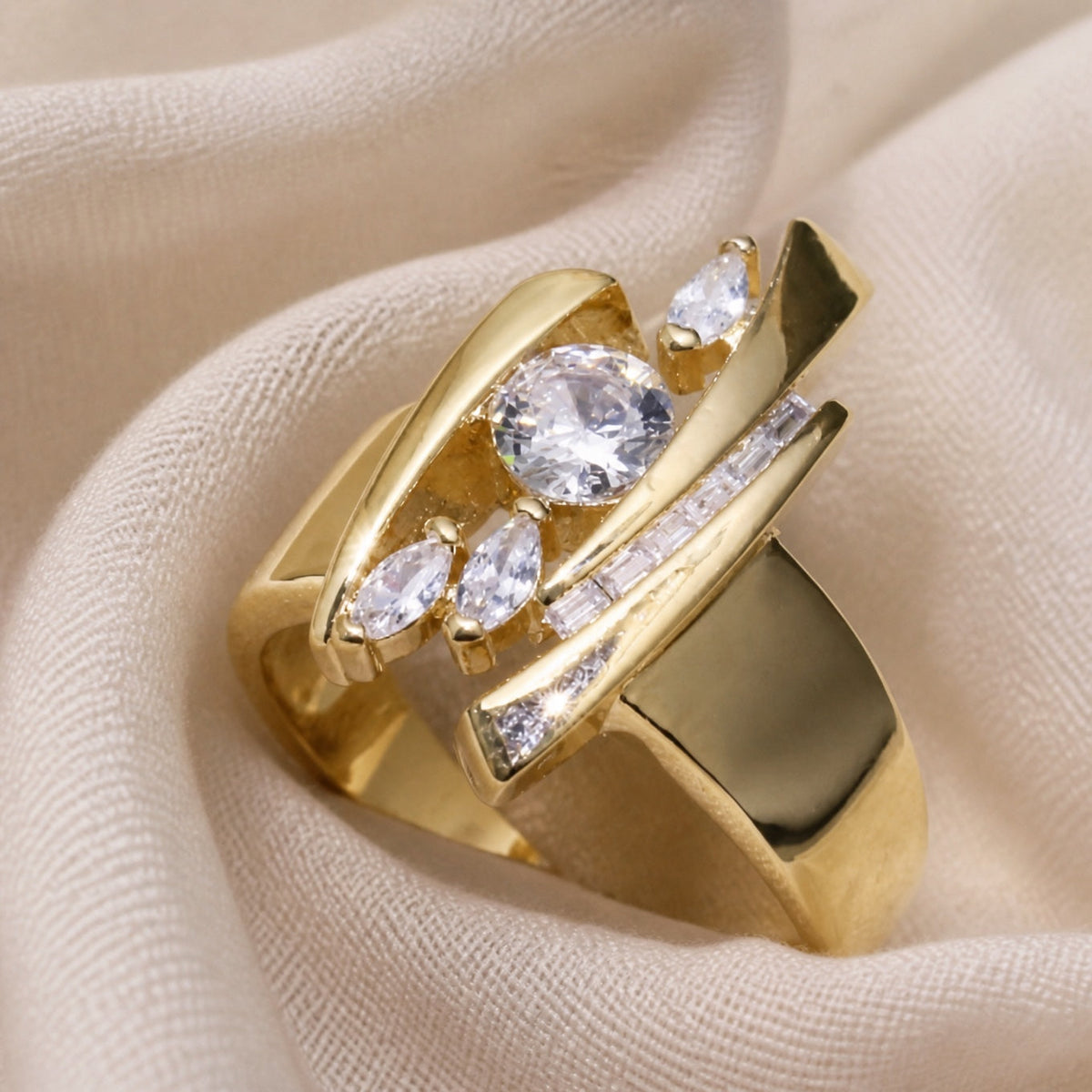 Anillo vintage de circonita dorada