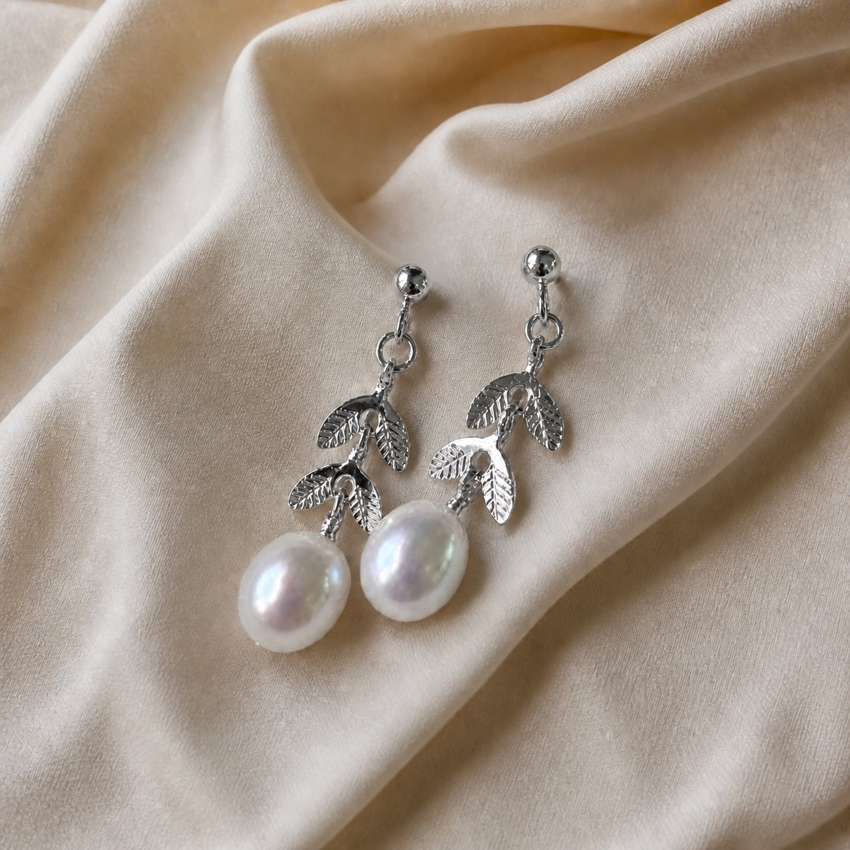 Pendientes de aro con hoja y piedra natural – imagen 2