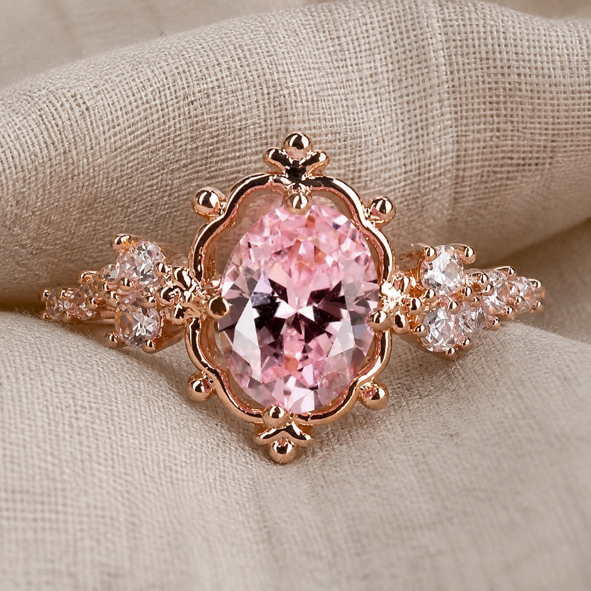 Anillo halo ovalado atemporal