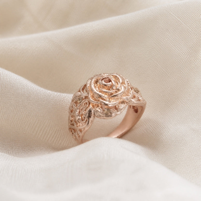 Anillo dorado con flor Majestic