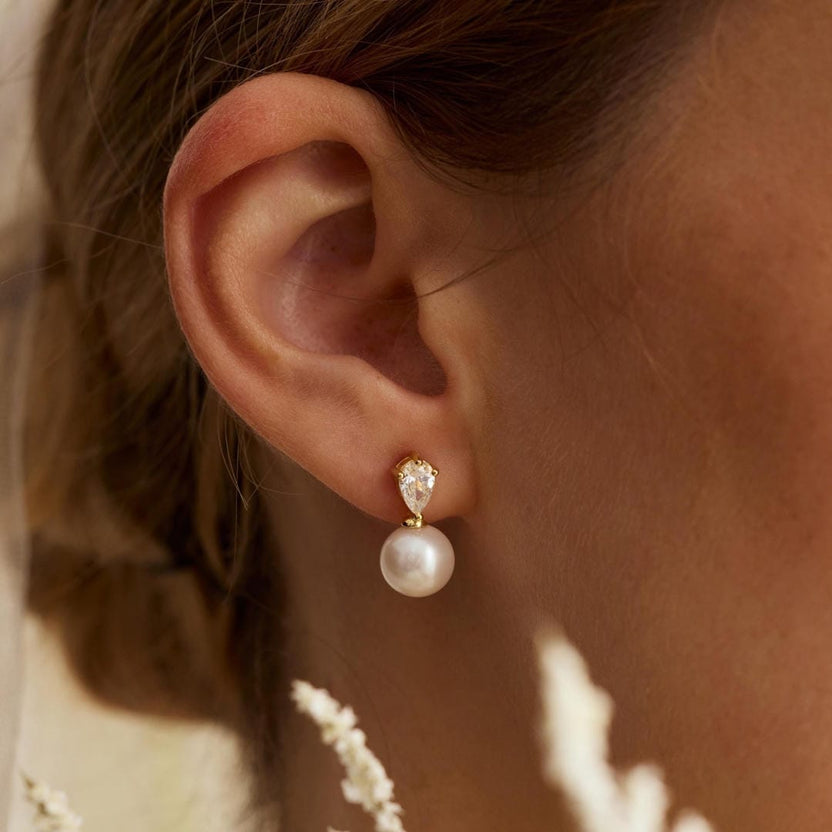 Pendientes clásicos de perla en forma de gota