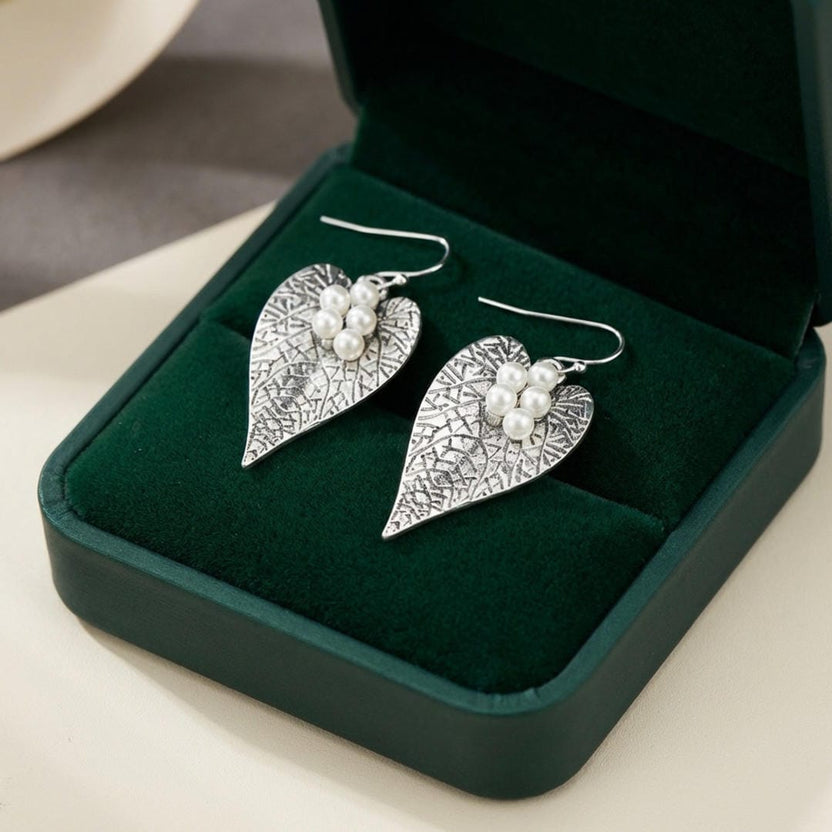 Pendientes colgantes de perlas con hoja