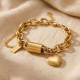 Pulsera dorada de eslabones con corazón