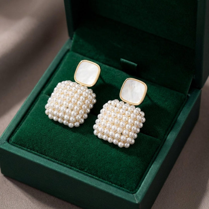 Pendientes largos de racimo de perlas y cuentas