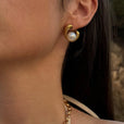 Pendientes elegantes de perla con remolino dorado – imagen 4